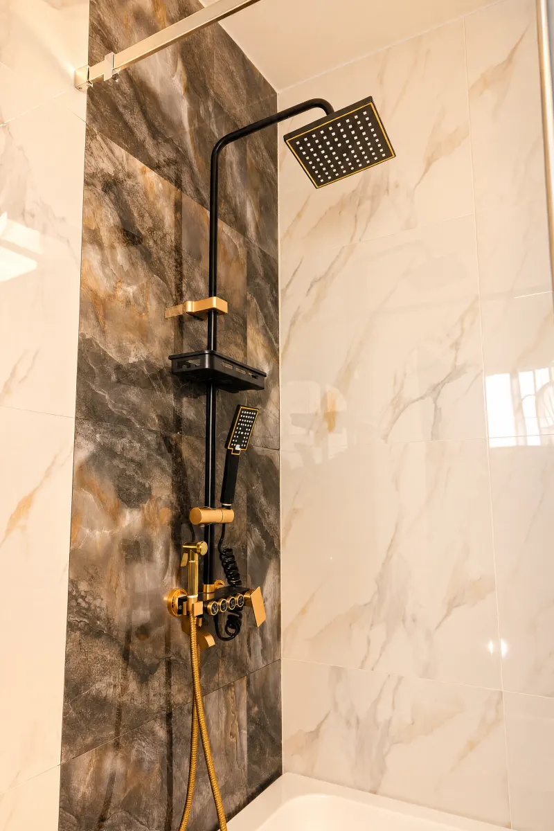 Marble shower with matte black fittings